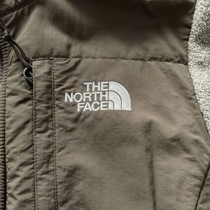 Grey northface fleece jacket.
